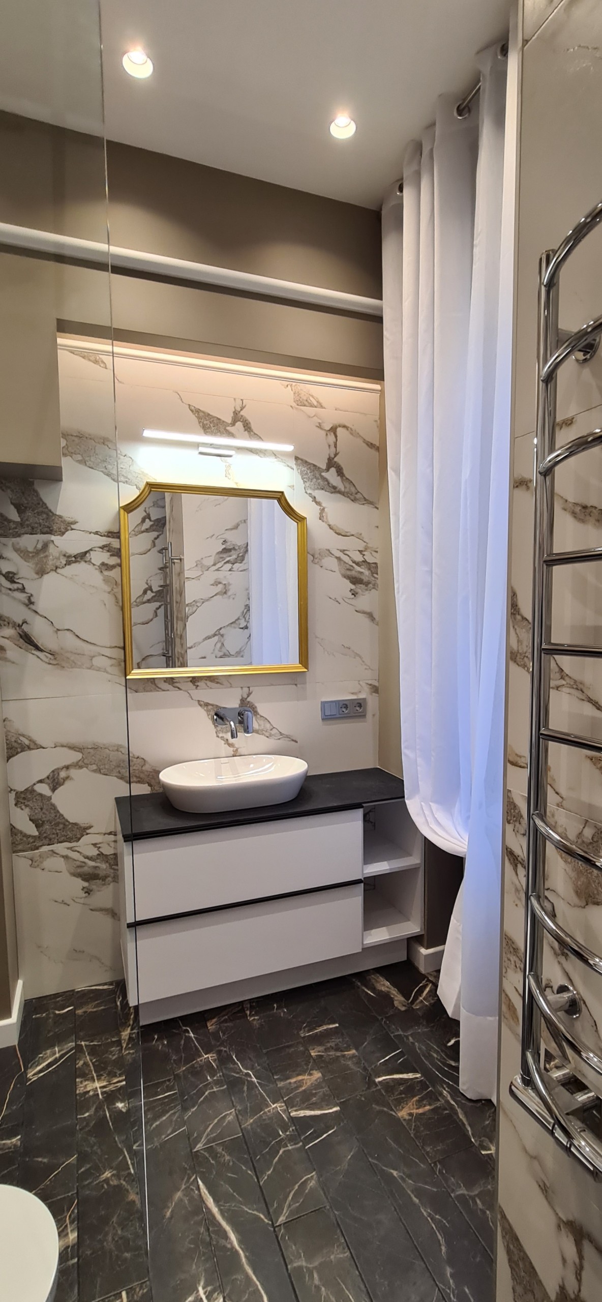 luxuriös sanierte 2 Zimmer-Wohnung in Tiergarten