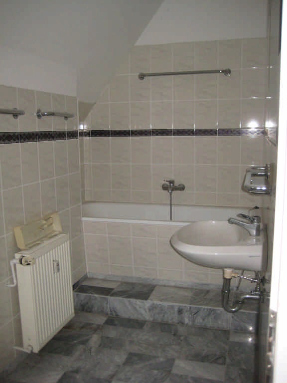 Renovierungsbedürftige Maisonettewohnung-Wohnung im Dachgeschoss
