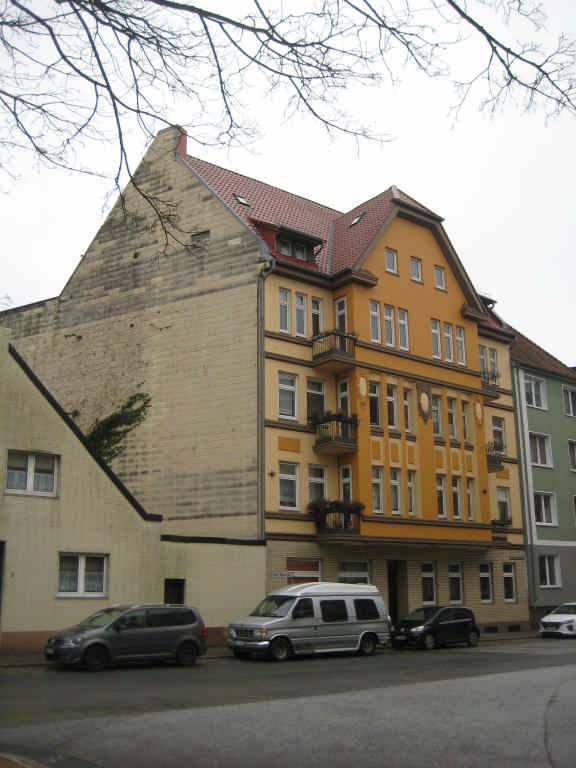 Renovierungsbedürftige Maisonettewohnung-Wohnung im Dachgeschoss