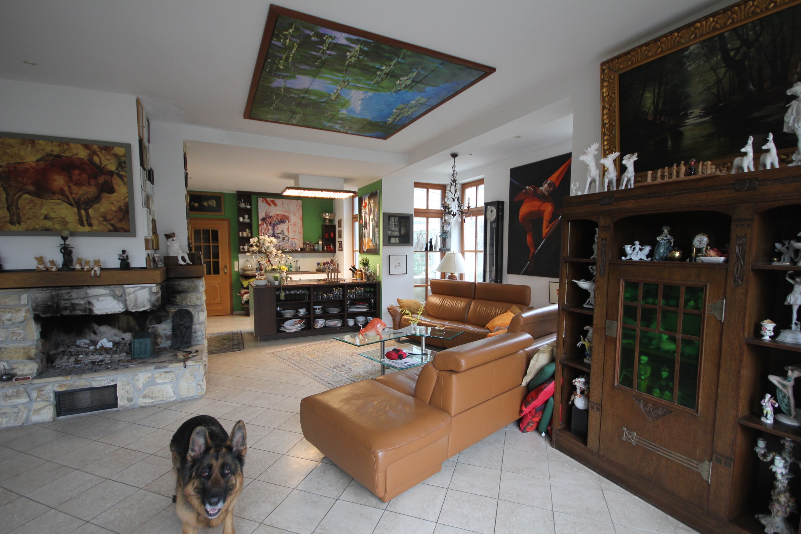 Elegante Architektenvilla mit Gartenidylle und Wellnesskomfort