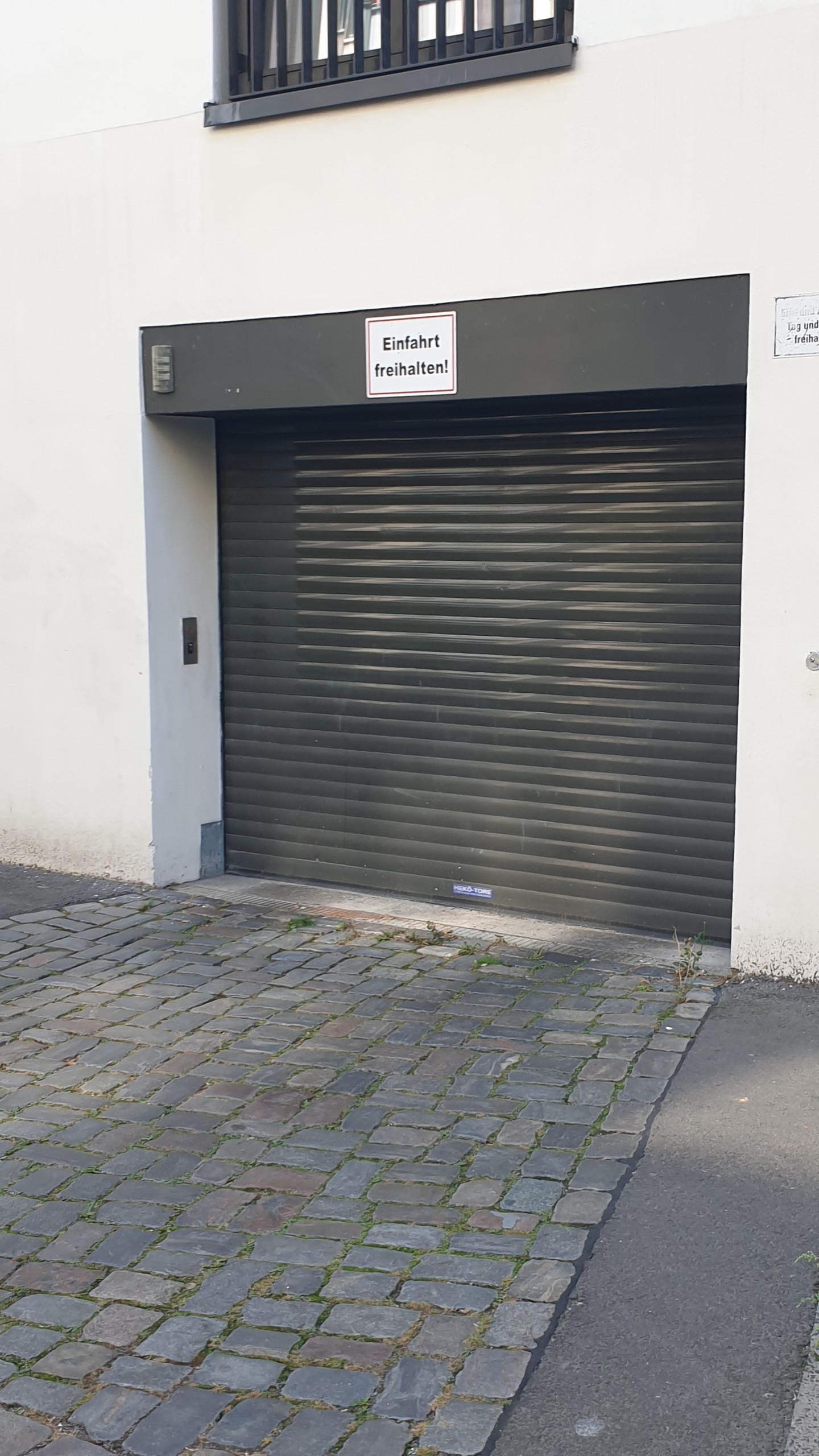 Tiefgaragenstellplatz im Samariterkiez Berlin-Friedrichshain mit PKW-Aufzug und E-Ladevorbereitung