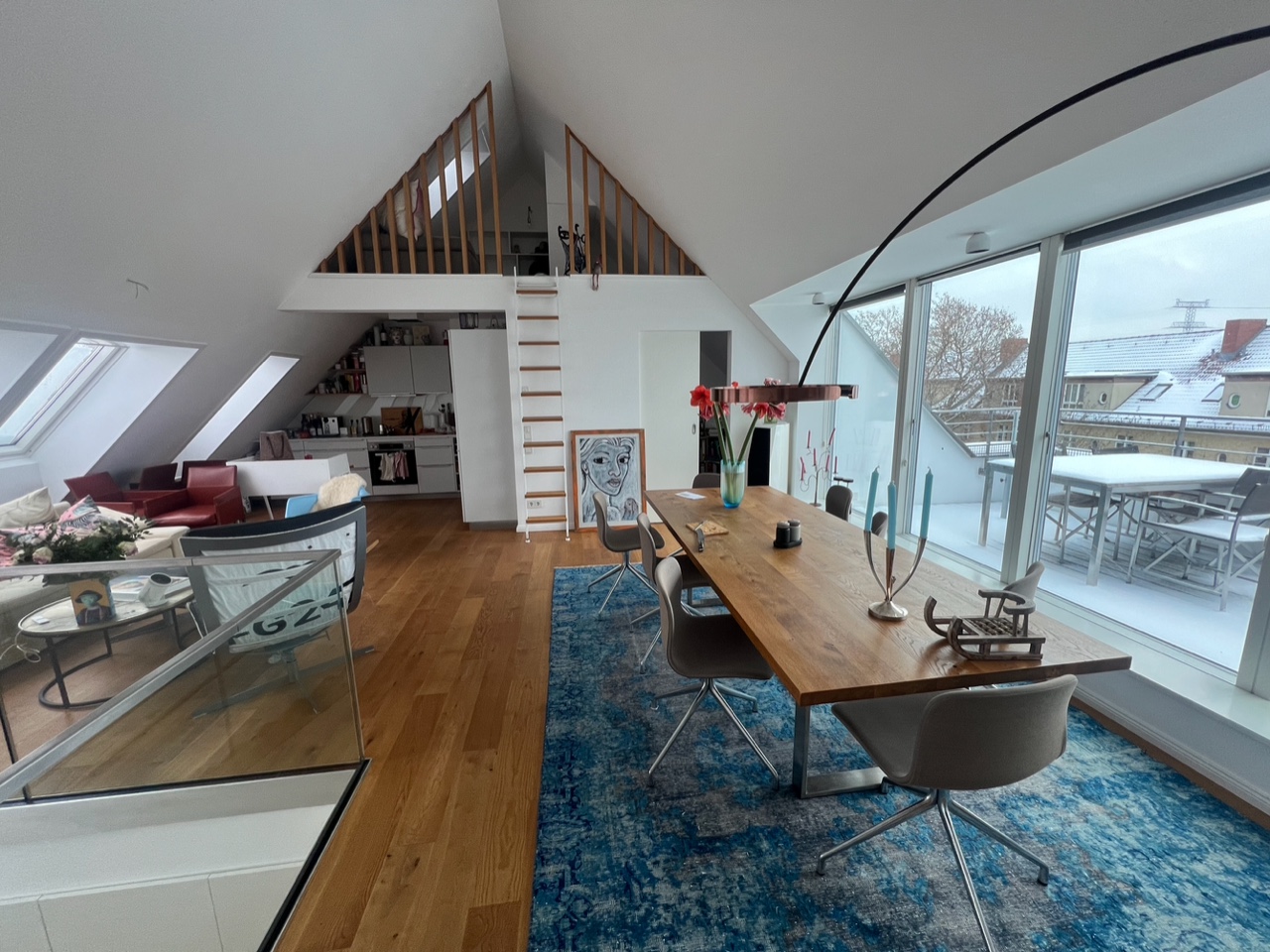 Exklusive Dachgeschoss-Maisonette-Wohnung in einem energieeffizienten Neubau auf ca. 150 qm
