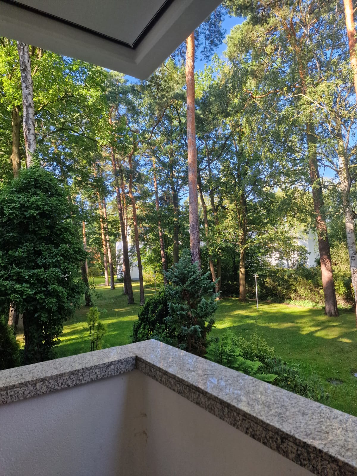 Luxus trifft Natur: Traumwohnung mit Balkon und Top-Ausstattung