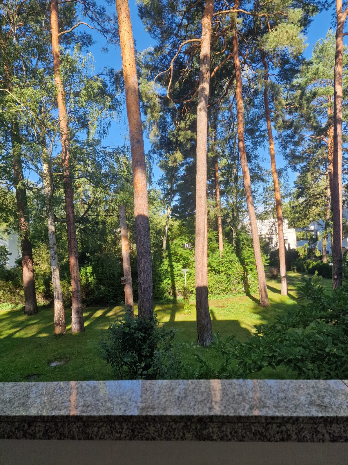 Luxus trifft Natur: Traumwohnung mit Balkon und Top-Ausstattung