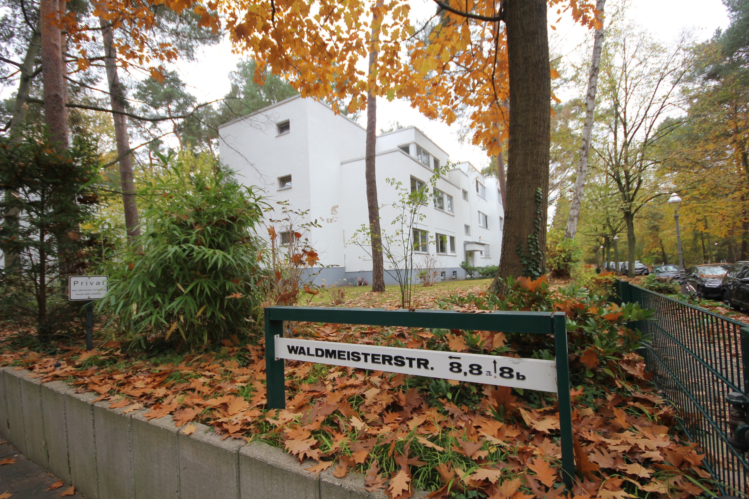 Luxus trifft Natur: Traumwohnung mit Balkon und Top-Ausstattung