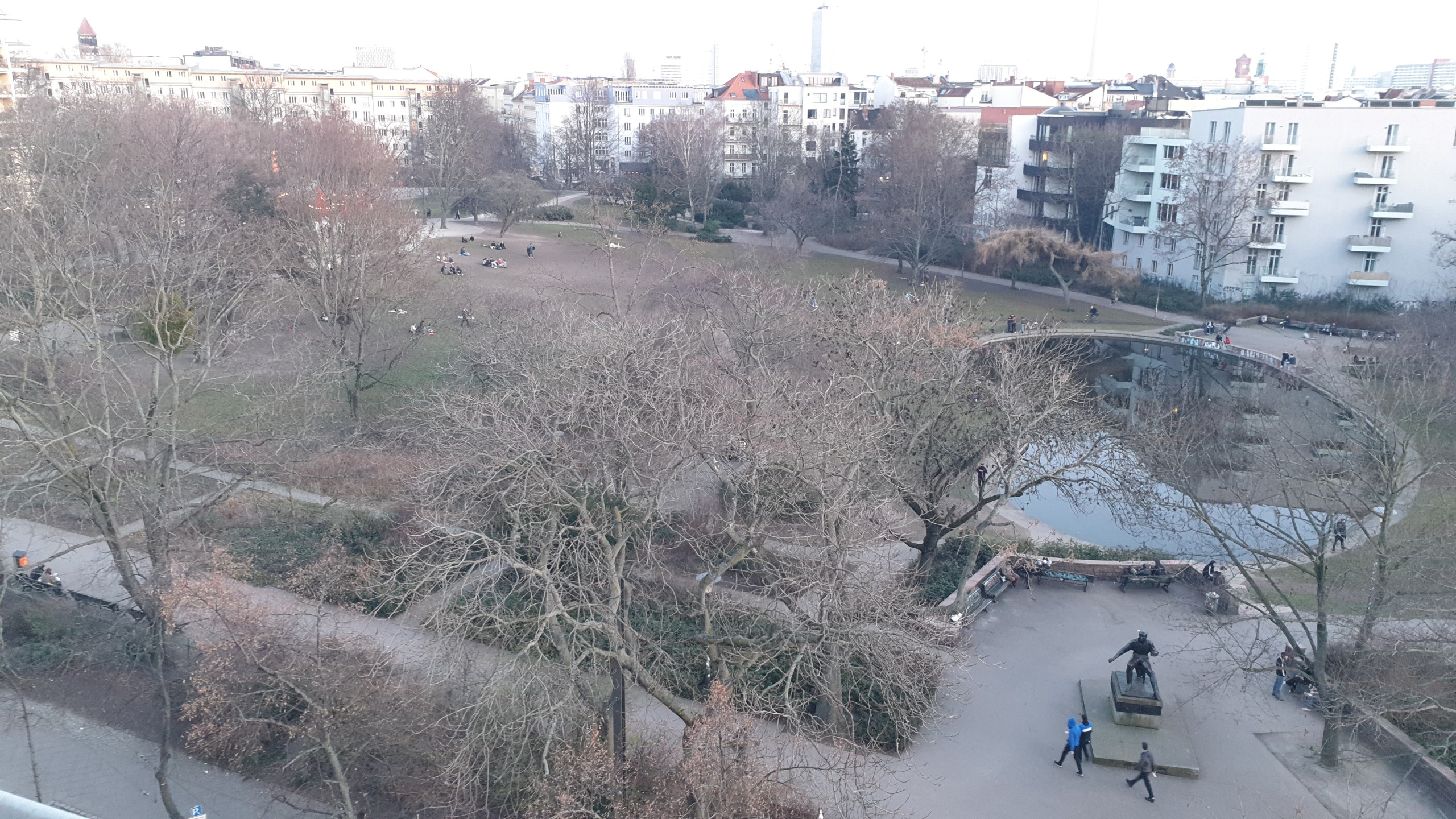 Geräumiges Dachgeschoss mit 2 Balkonen