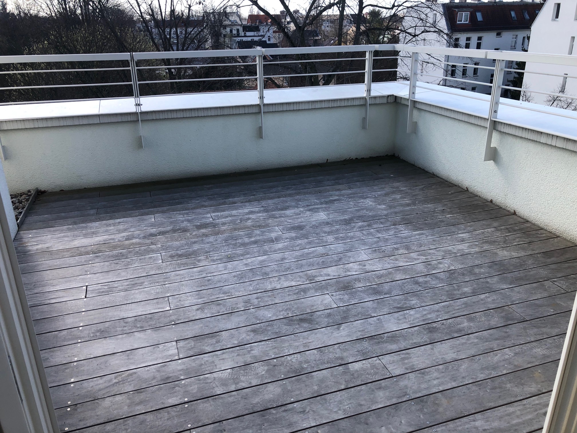 Ruhiges und lichtdurchflutetes Penthouse
